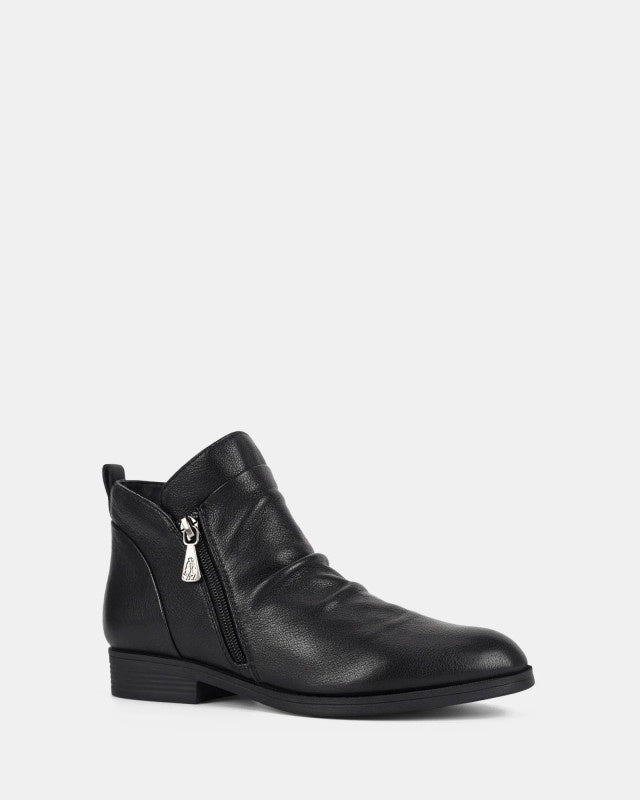 Chalet Boot Black With Black Sole