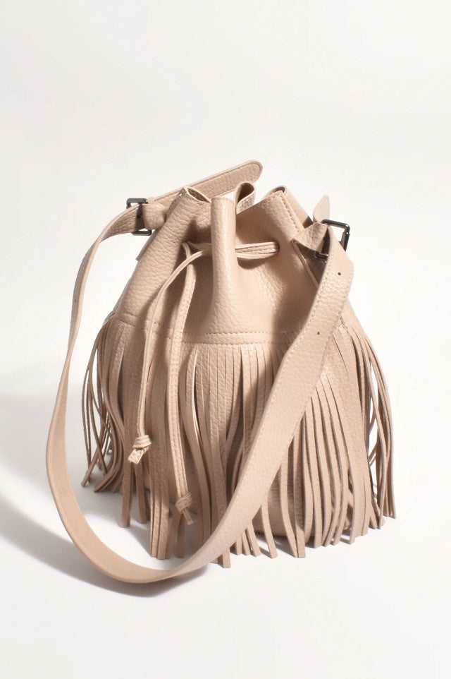 TAYLOR FRINGED BUCKET BAG (NUDE)