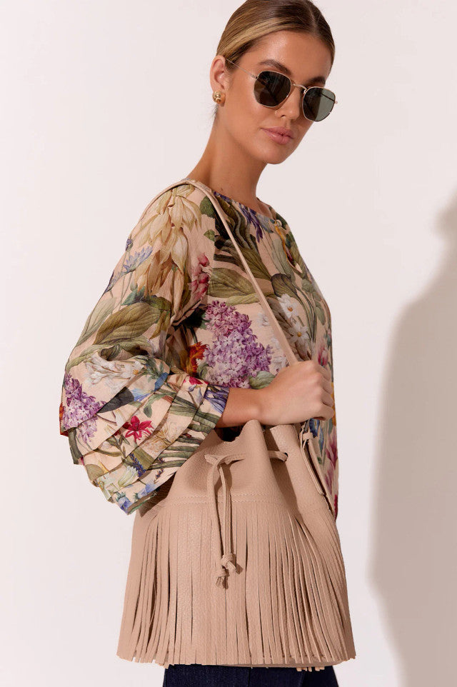 TAYLOR FRINGED BUCKET BAG (NUDE)