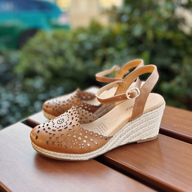 Farbi Wedge with Covered Toe Tan