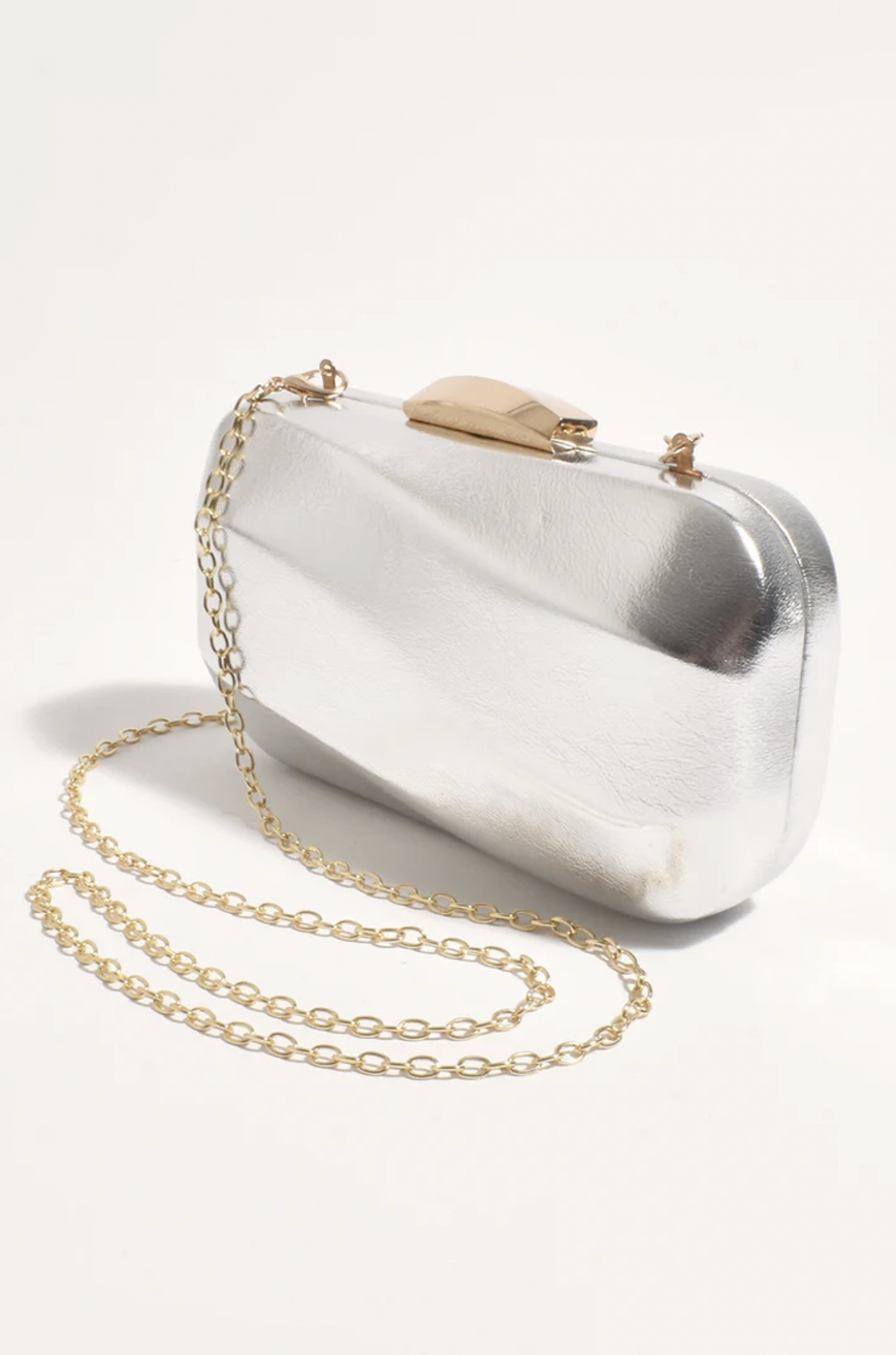 Wavy Structured Metallic Clutch (Silver)