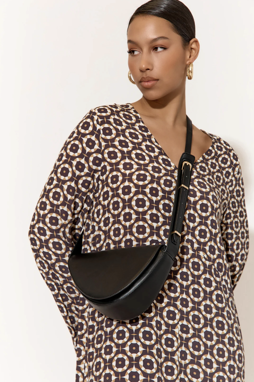 Suki Angled Sleek Crossbody Bag (Black)