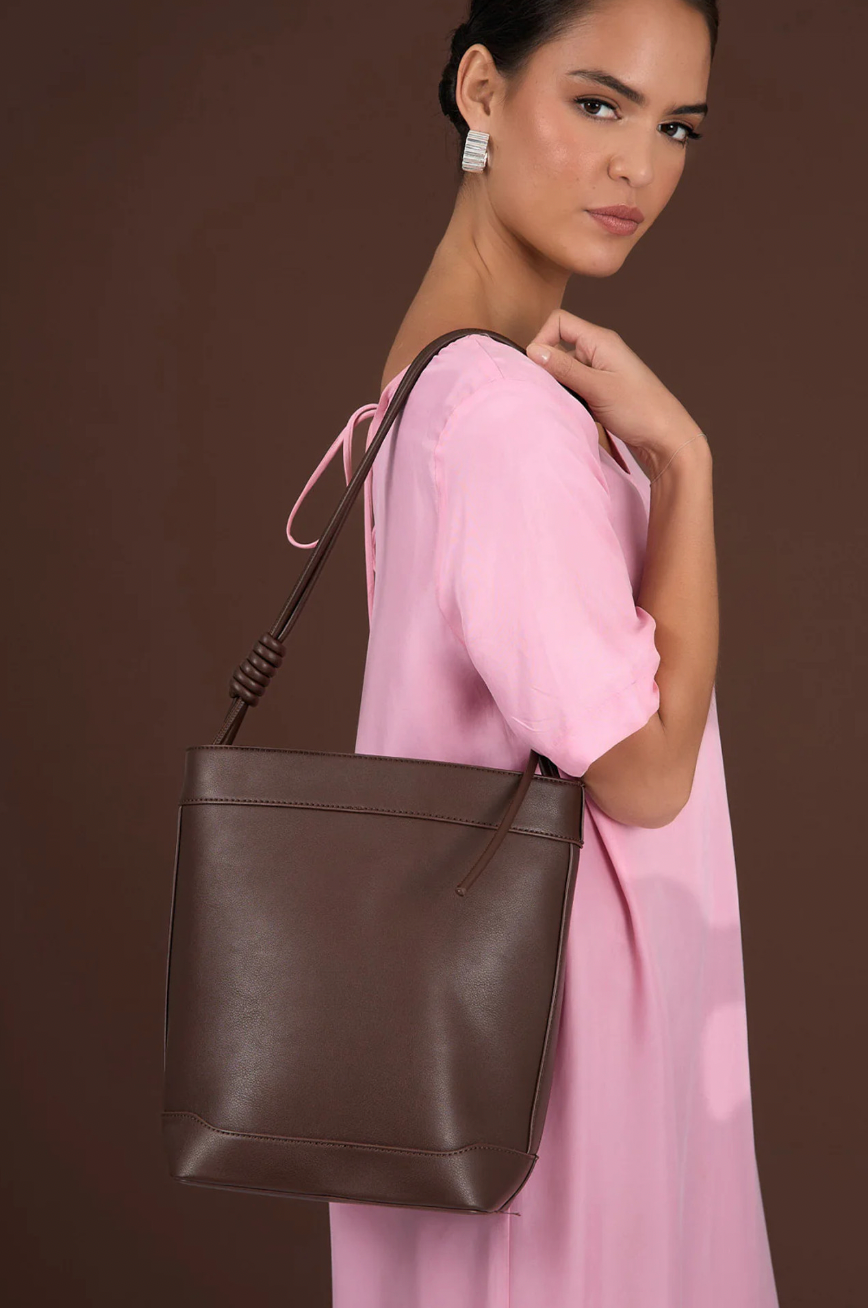 Lara Knot Bucket Bag (Choc)