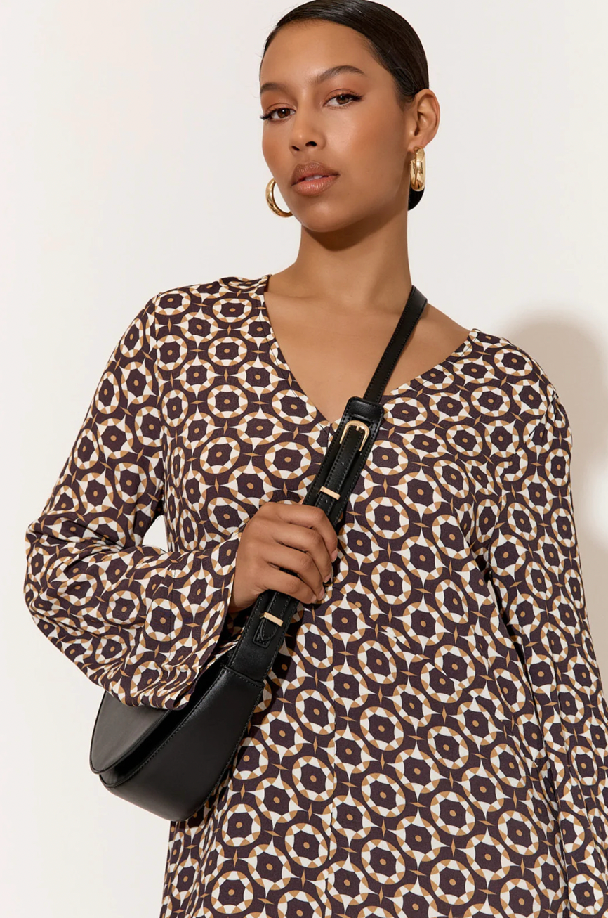 Suki Angled Sleek Crossbody Bag (Black)