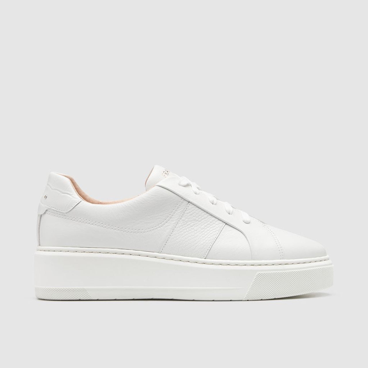 Riley Sneaker White Tumbled
