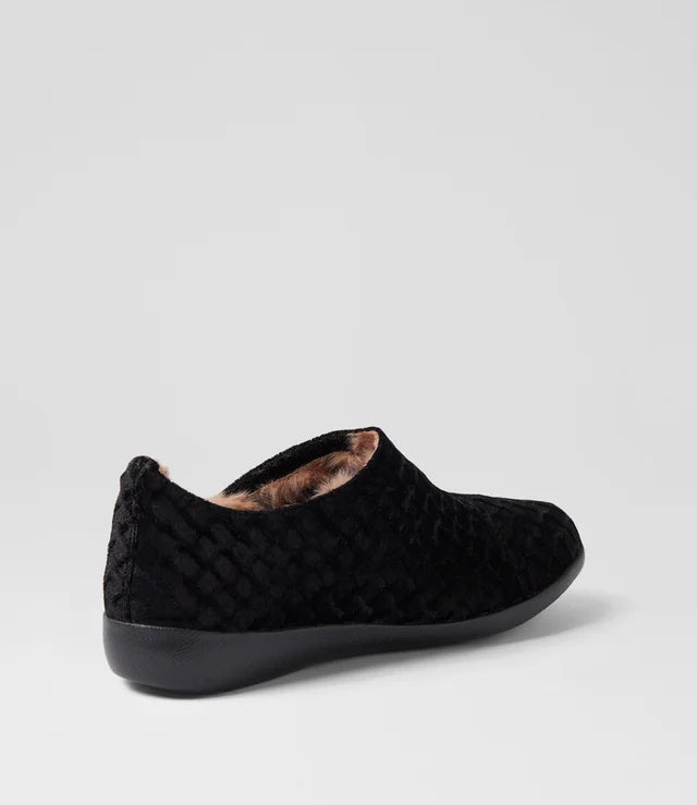 Fliss Xw Black Emboss Velvet Slippers