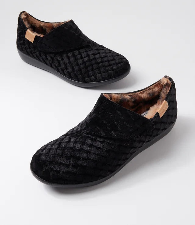 Fliss Xw Black Emboss Velvet Slippers