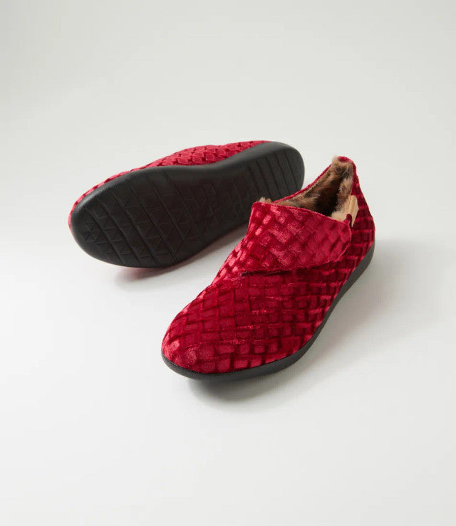 Ziera Red Emboss Velvet Fliss Slipper