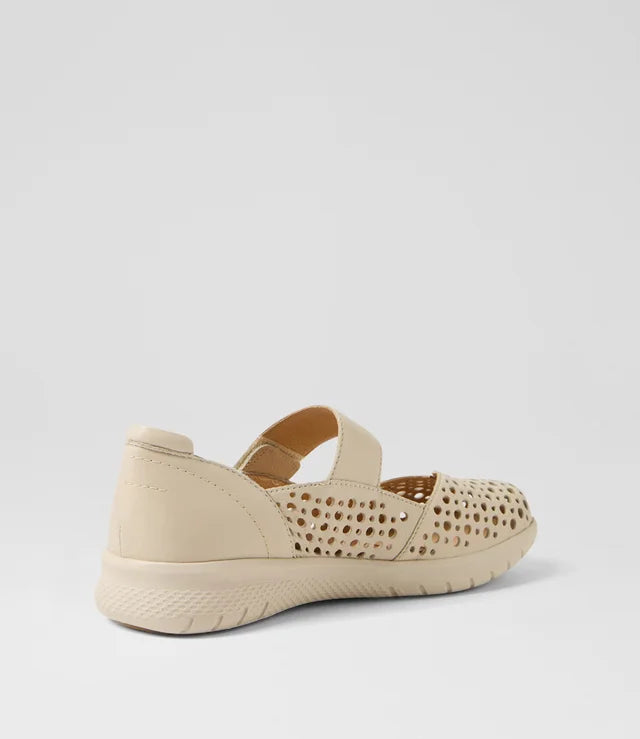 Sindis Xf Almond Leather Flat Shoes