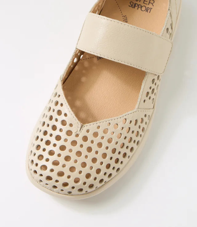 Sindis Xf Almond Leather Flat Shoes