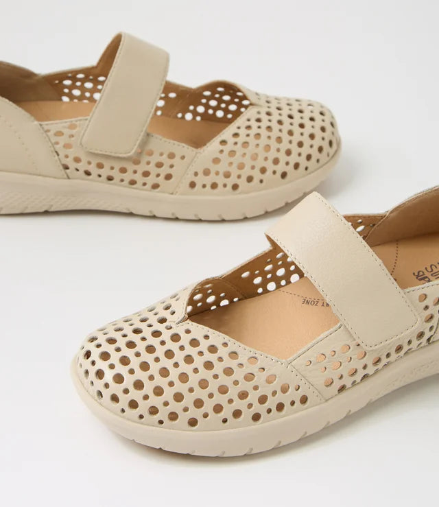 Sindis Xf Almond Leather Flat Shoes