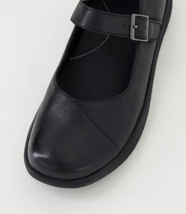 Saja W Black Leather Flat Shoes