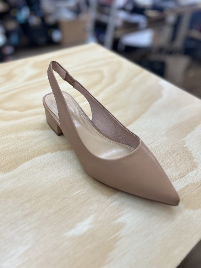 Themust Mo Low Block Heel Camel
